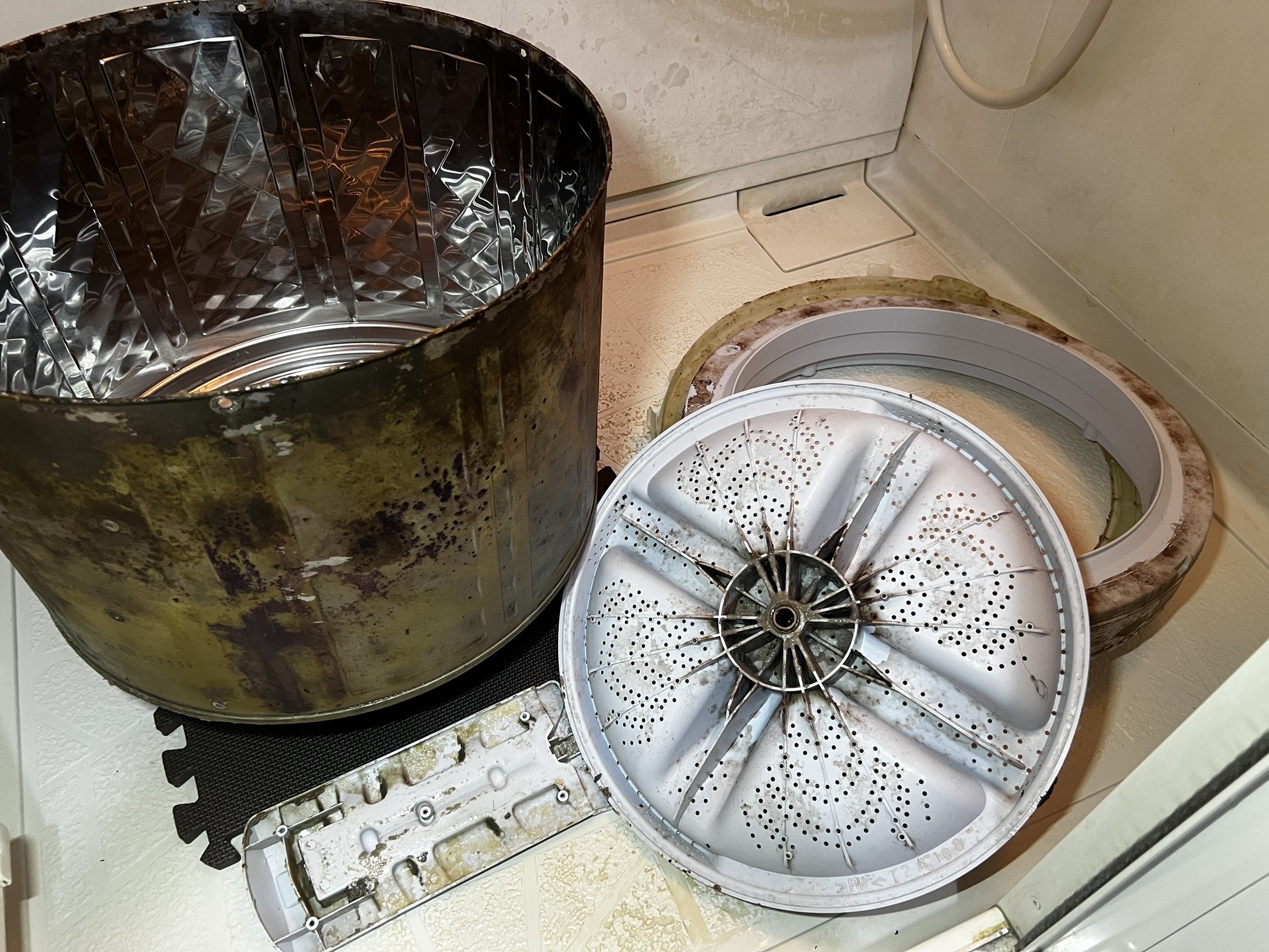 縦型洗濯機の洗浄後の部品
