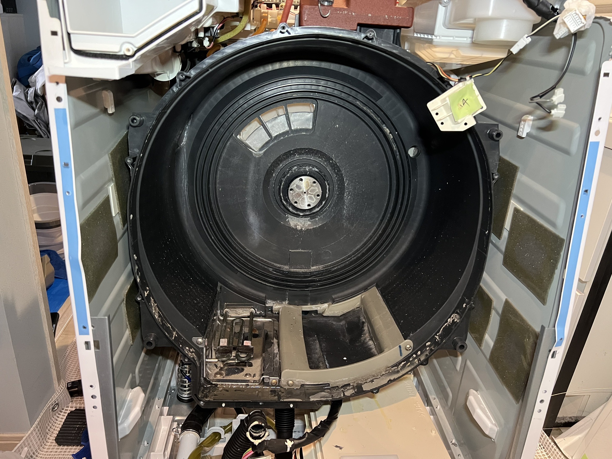 ドラム式洗濯機の内部作業